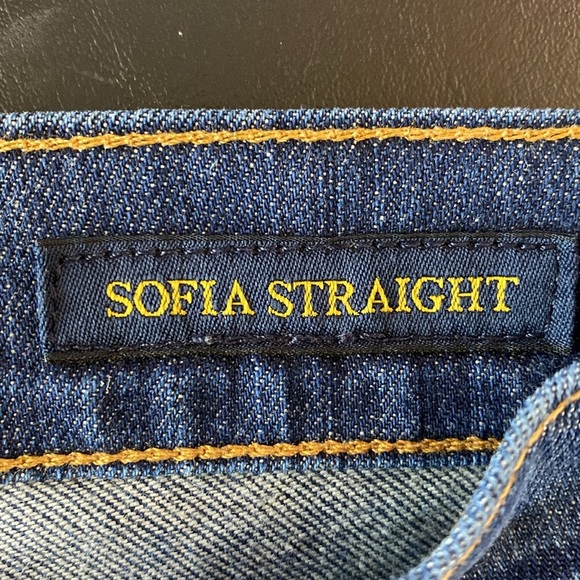 Lucky Brand Woman’s Sofia Straight Blue Jeans in Size 6/28. - Picture 3 of 7